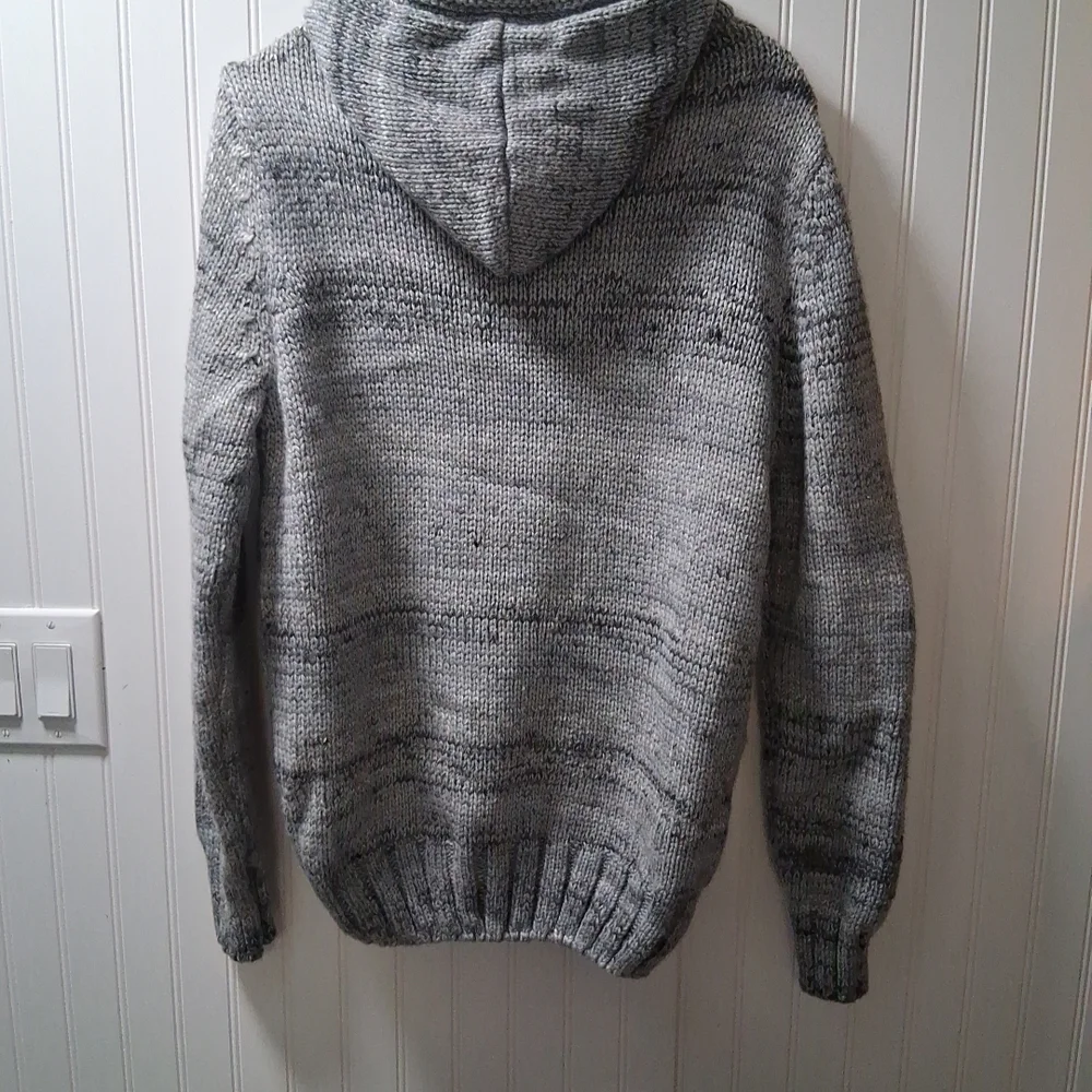 Men's Gray Cable Knit Sweater with Button Detail - Picture 7 of 16